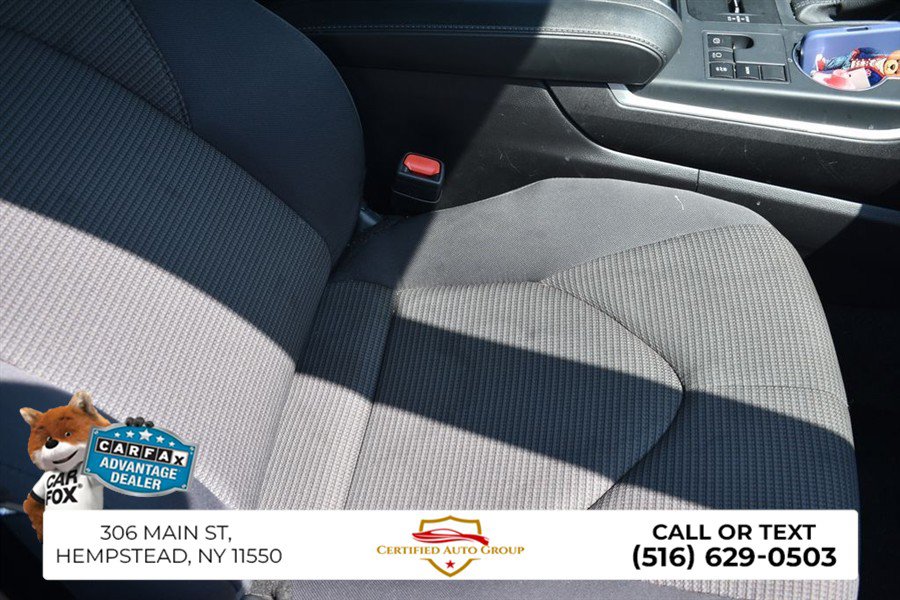 Used 2025 Toyota Highlander LE FWD image 23
