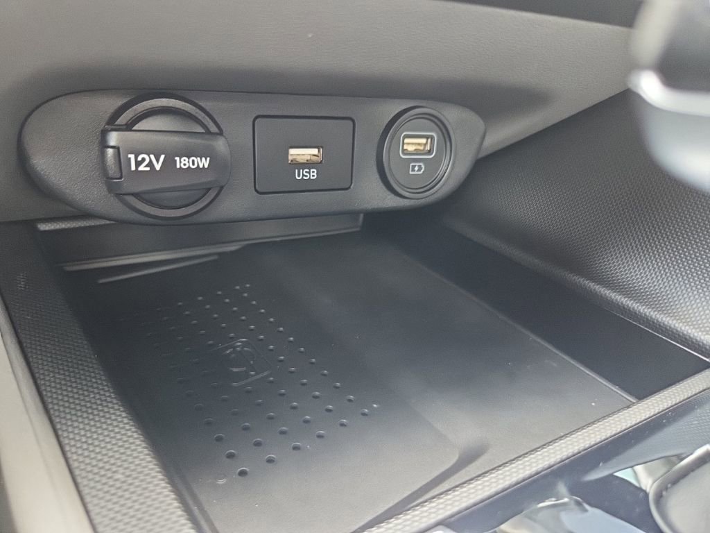 Used 2023 Hyundai Elantra SEL w/ Convenience Package image 35