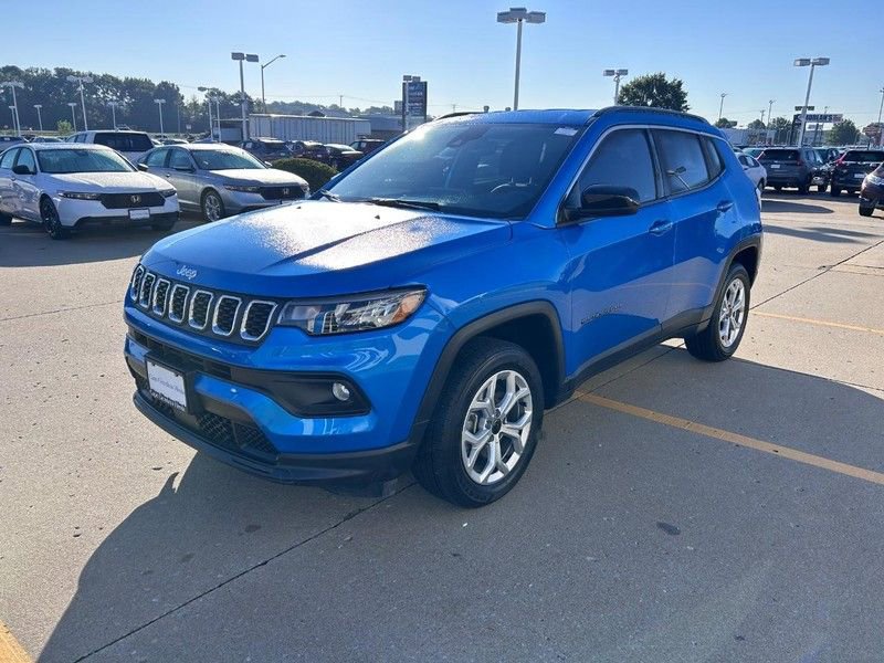 Used 2025 Jeep Compass Latitude image 6