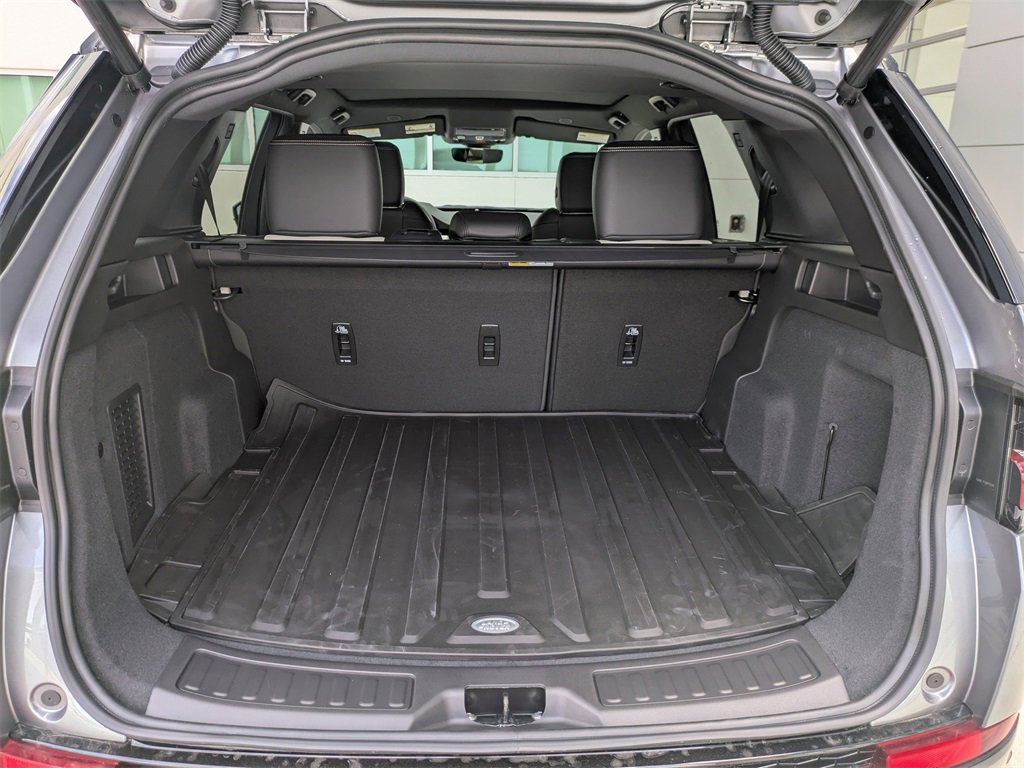New 2025 Land Rover Discovery Sport Dynamic SE image 13