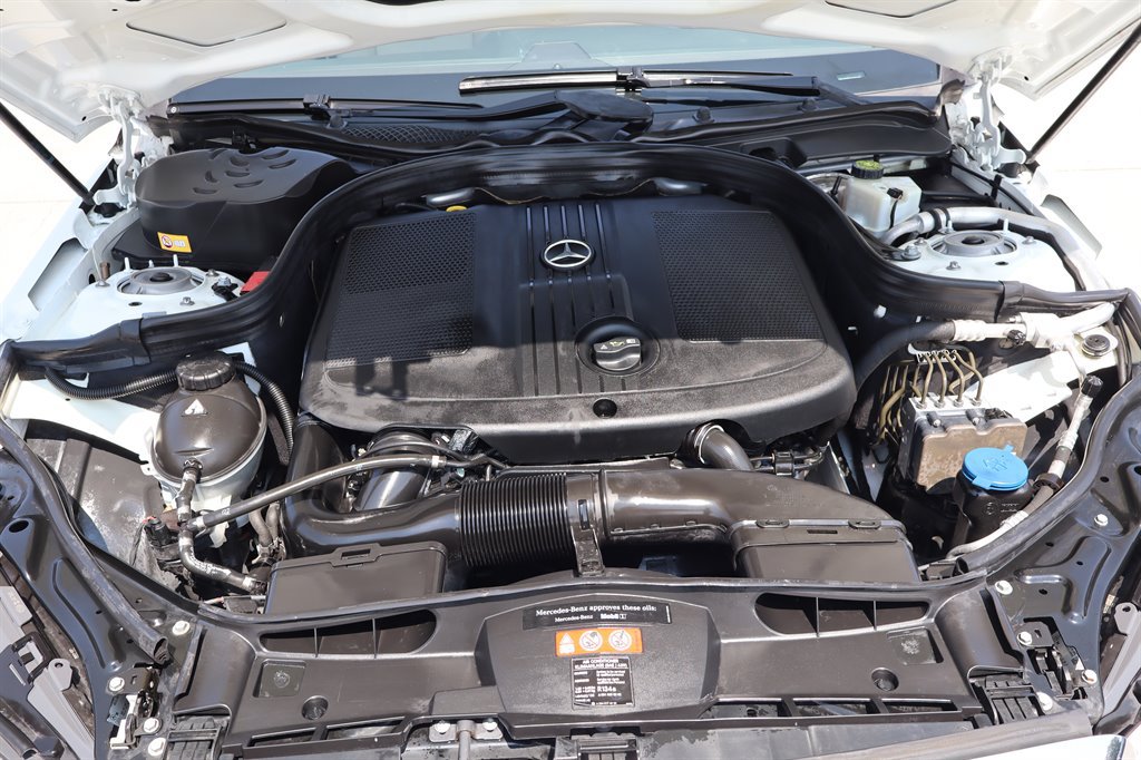 Used 2014 Mercedes-Benz E 250 BlueTEC Sedan image 38