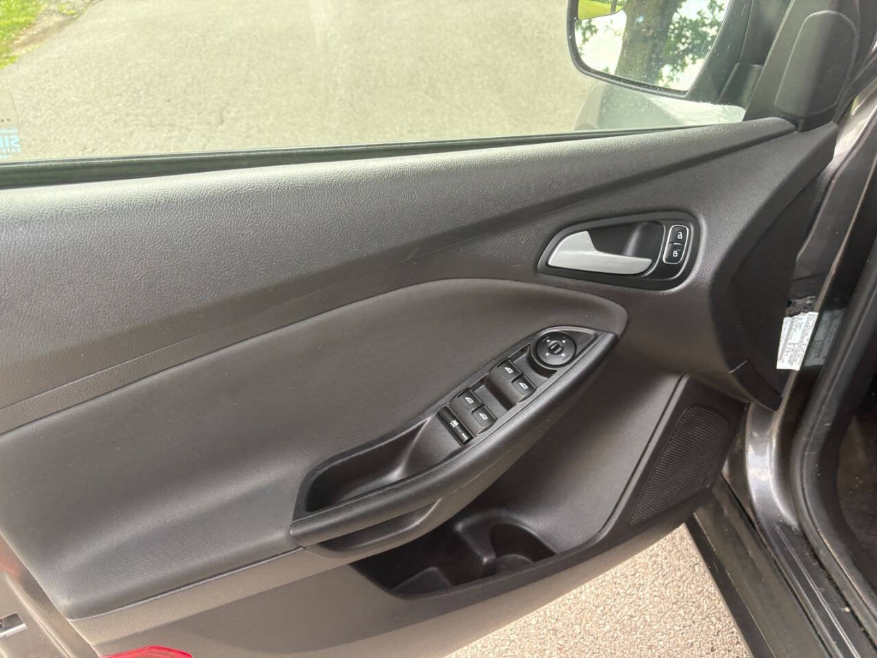 Used 2015 Ford Focus SE FWD image 22