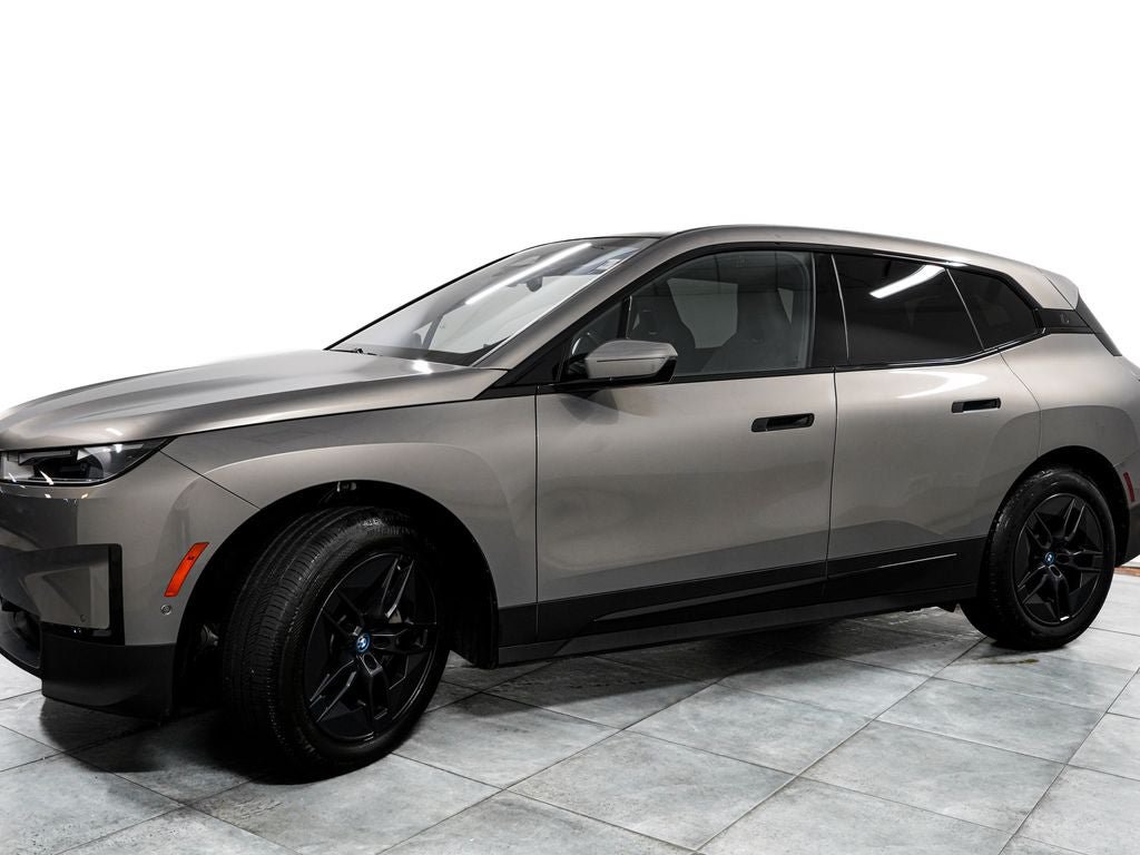 Used 2023 BMW iX xDrive50 AWD/4WD image 4