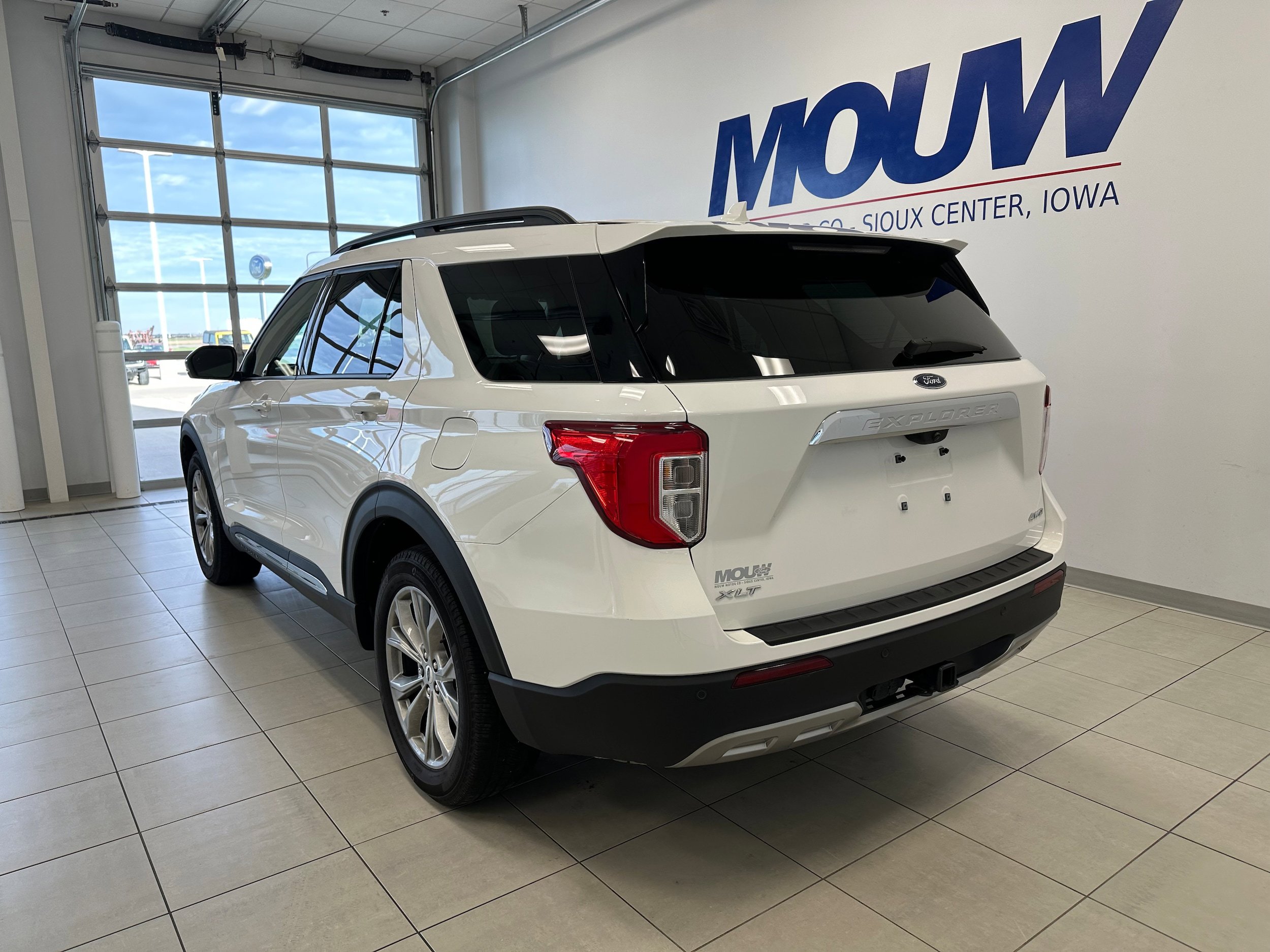 Used 2023 Ford Explorer XLT w/ Equipment Group 202A AWD/4WD image 6
