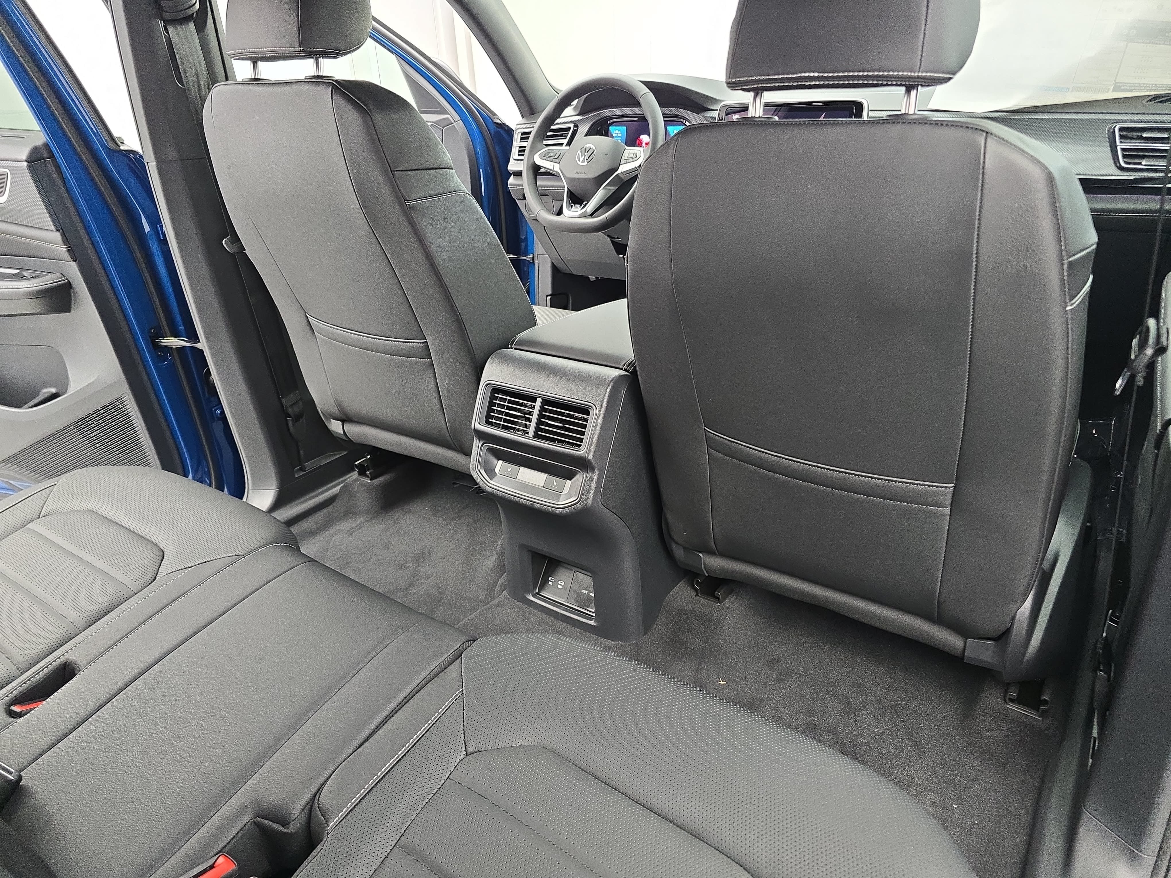 New 2026 Volkswagen Atlas Cross Sport SEL R-Line AWD/4WD image 11