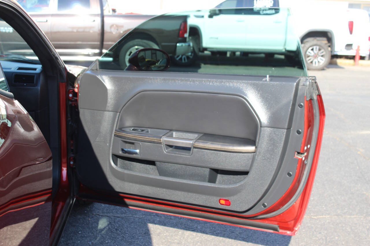 Used 2014 Dodge Challenger SXT RWD image 8