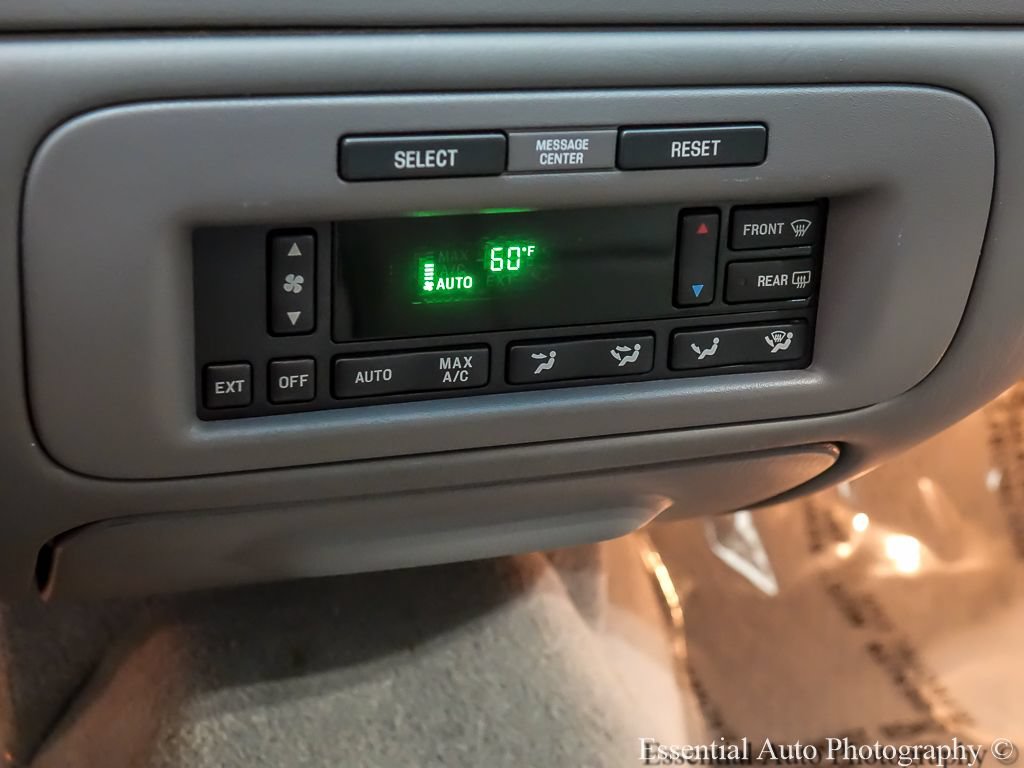 Used 1999 Lincoln Town Car Signature RWD image 17