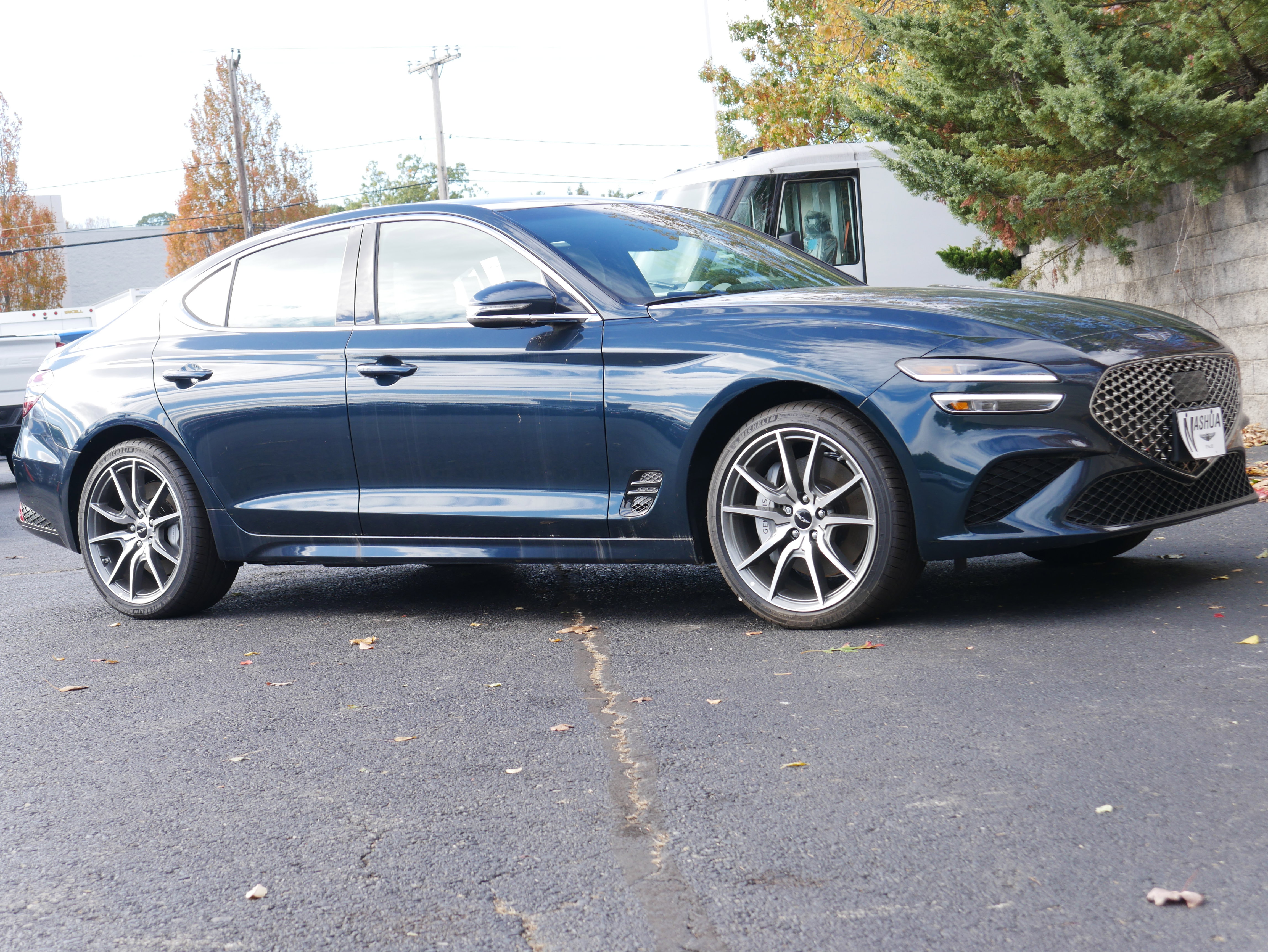 Used 2025 Genesis G70 2.5T image 9