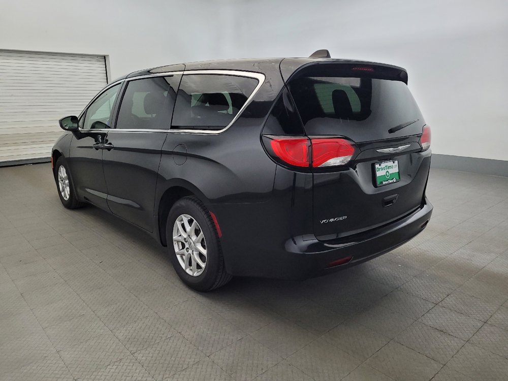 Used 2023 Chrysler Voyager LX FWD image 5