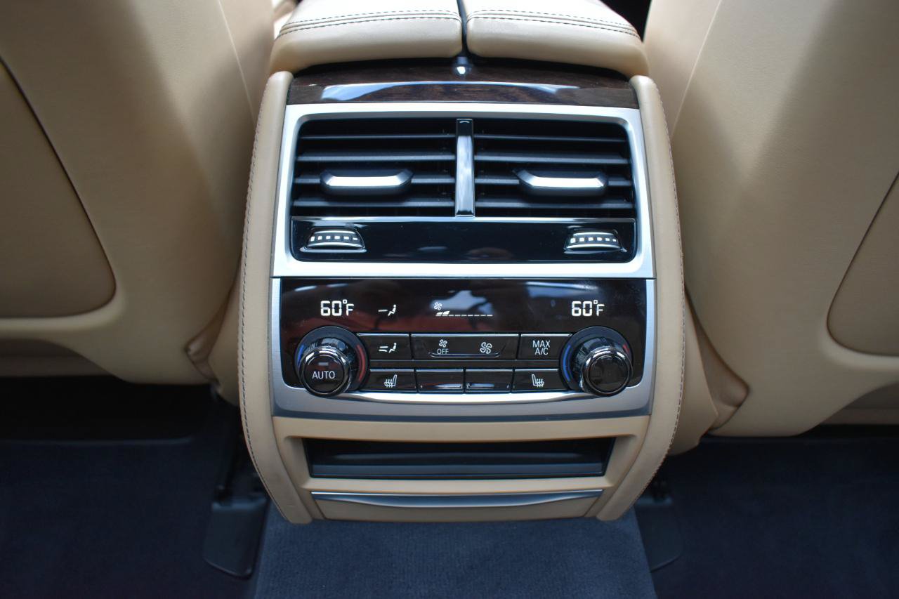 Used 2019 BMW 750i w/ Executive Package RWD image 40