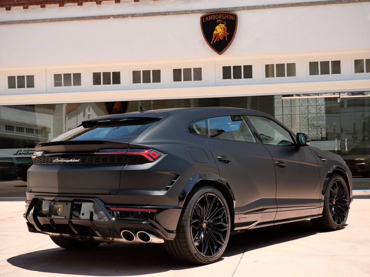 Used 2025 Lamborghini Urus S AWD/4WD image 3
