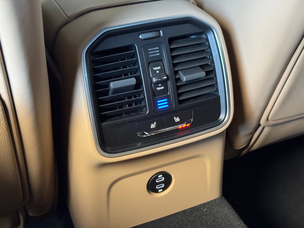 Certified 2026 Porsche Macan AWD/4WD image 38
