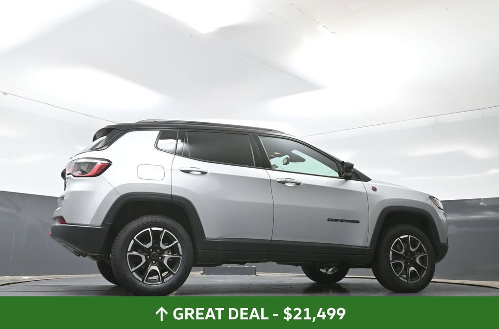 Used 2025 Jeep Compass Trailhawk AWD/4WD image 52