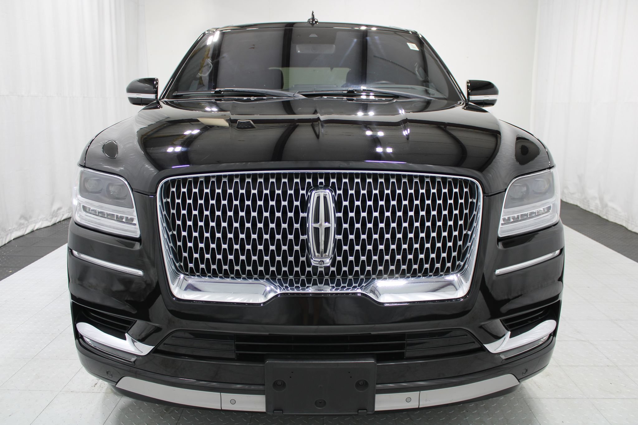 Used 2019 Lincoln Navigator Reserve AWD/4WD image 3