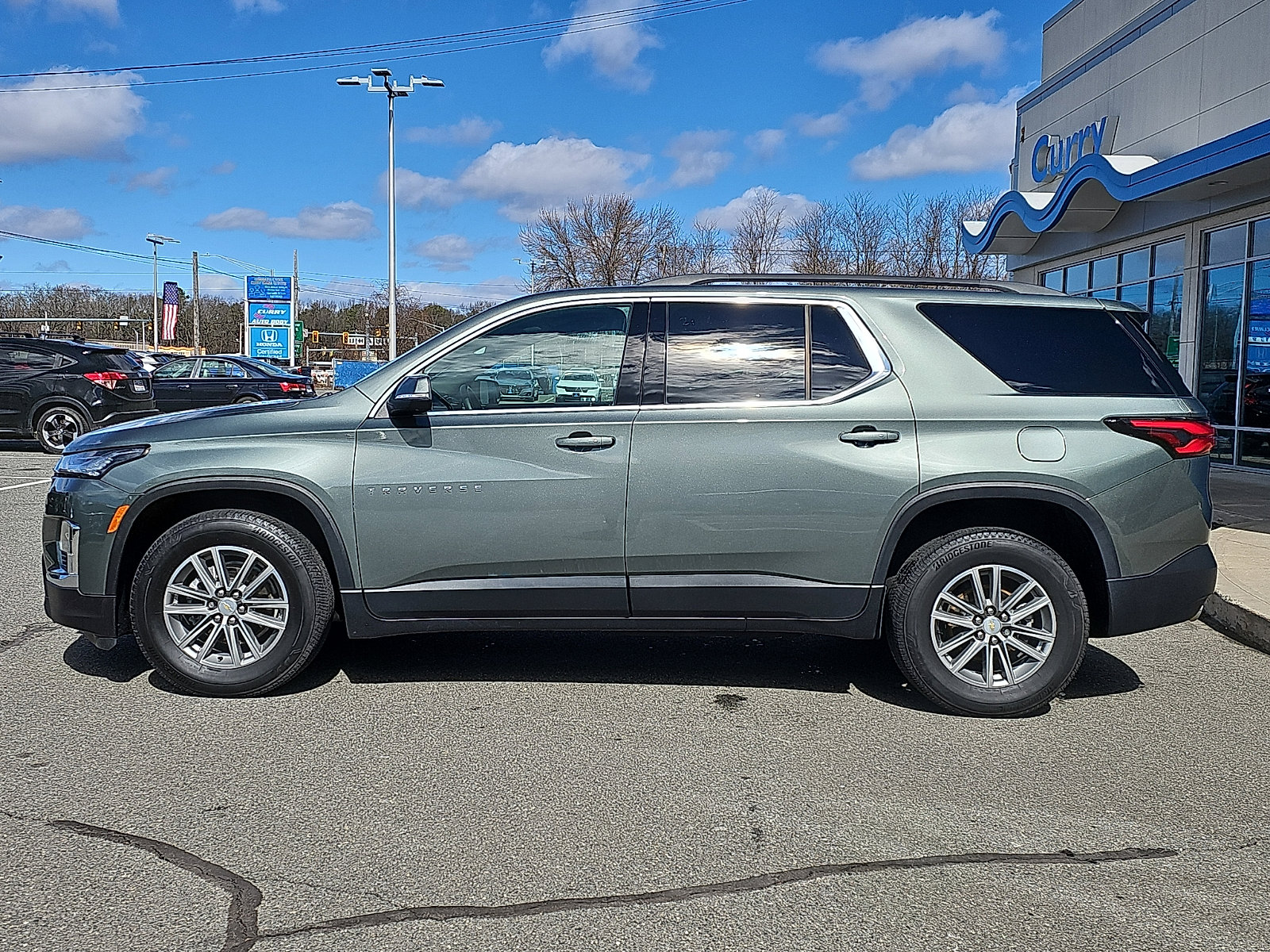 Used 2023 Chevrolet Traverse LT w/ Rear Camera Mirror Package image 7
