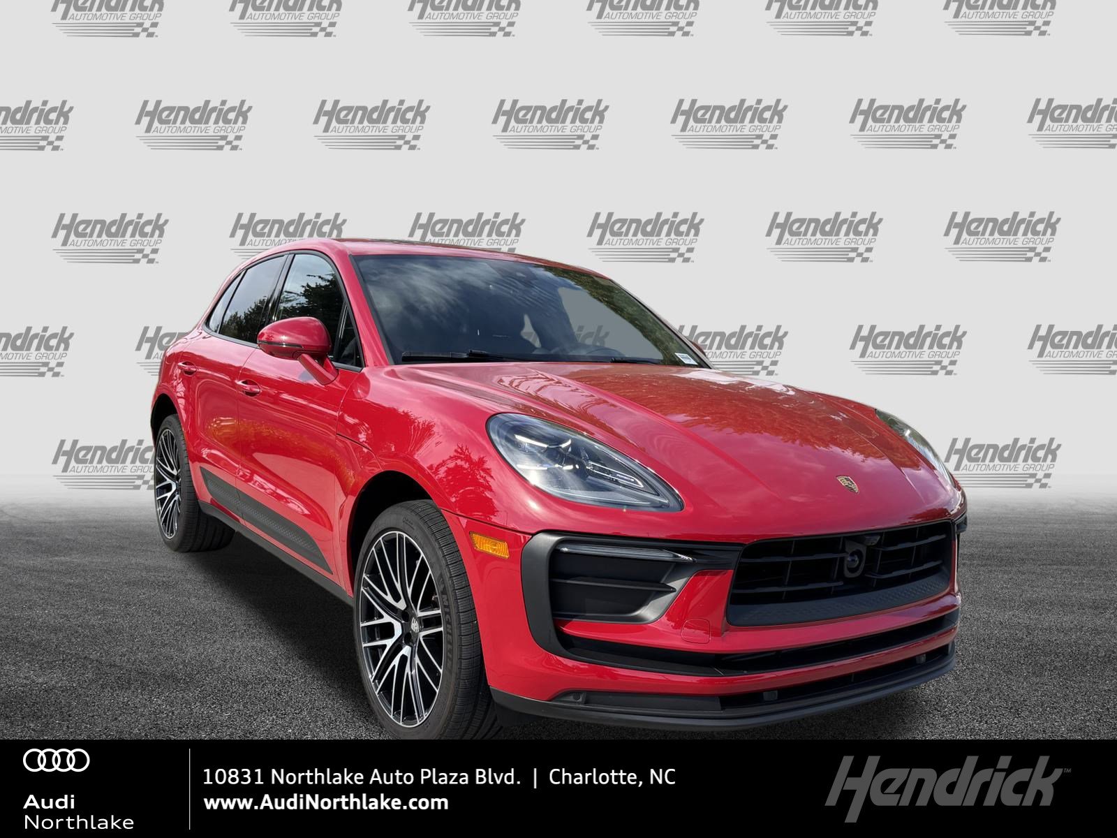 Used 2024 Porsche Macan image 1