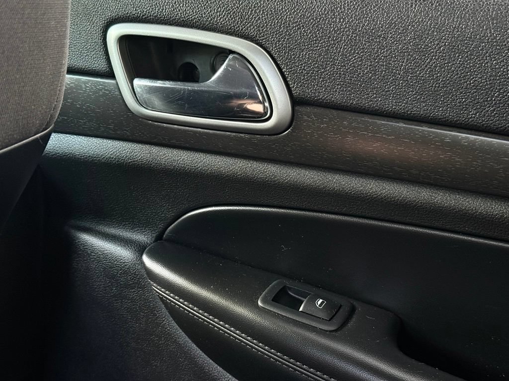 Used 2018 Jeep Grand Cherokee Laredo RWD image 42