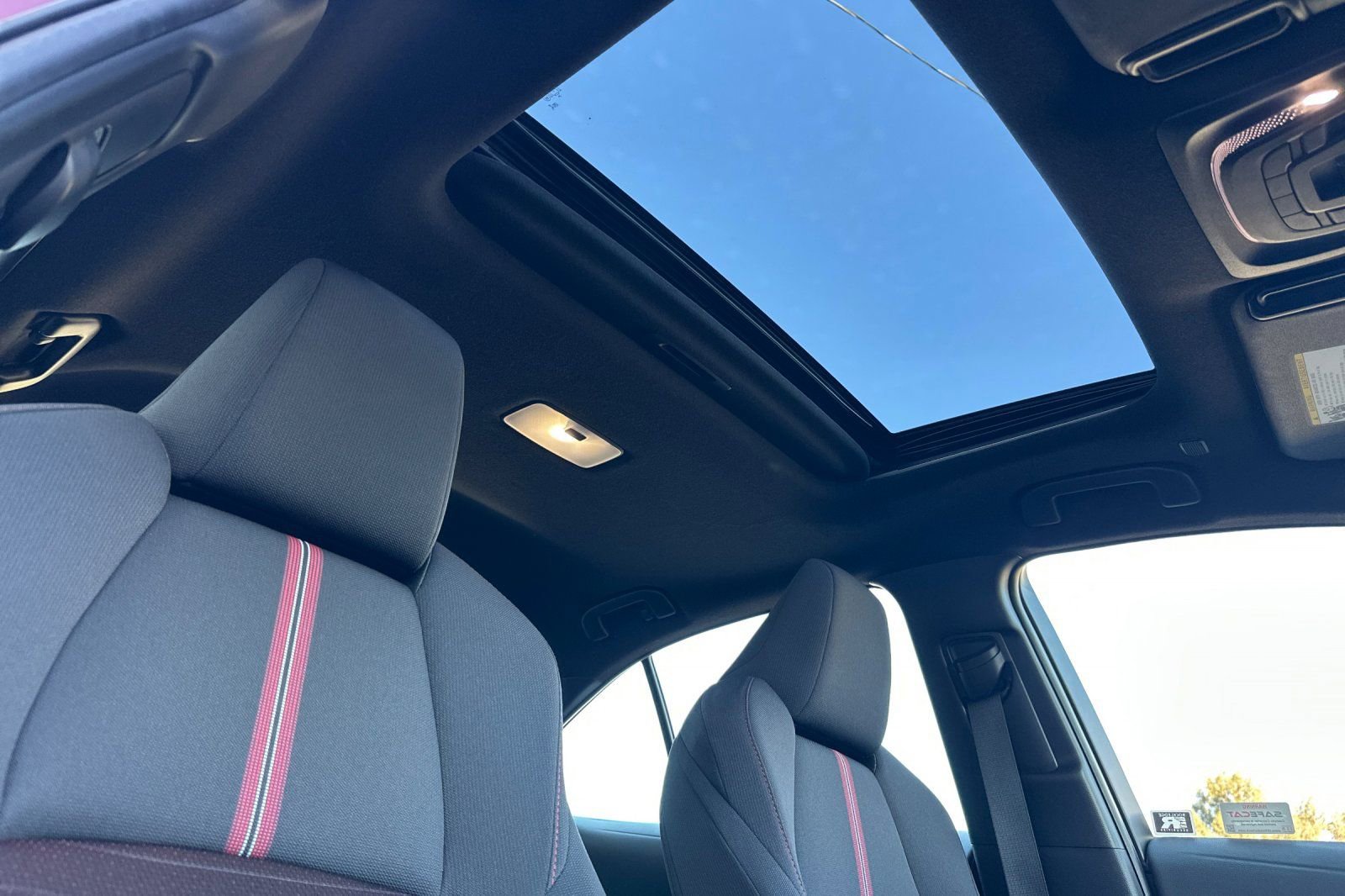 Used 2025 Toyota Corolla SE image 18