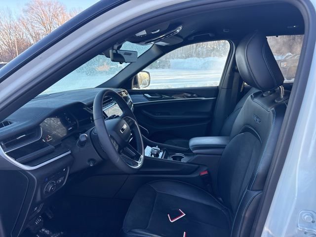 Used 2024 Jeep Grand Cherokee Trailhawk w/ Luxury Tech Group III image 16