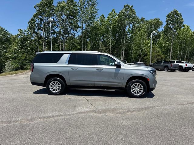 Used 2024 Chevrolet Suburban LT AWD/4WD image 3