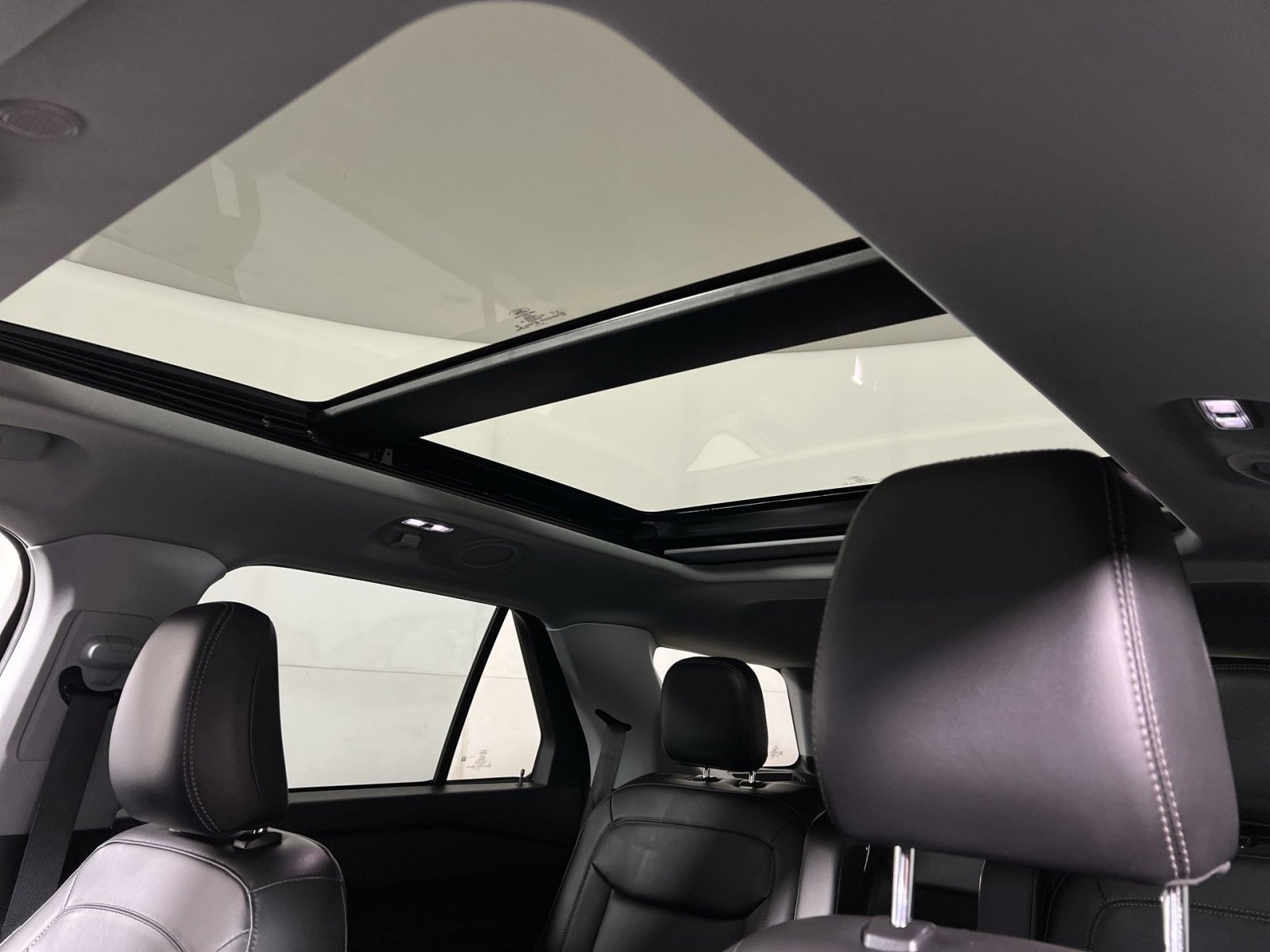 Used 2022 Ford Explorer XLT w/ Equipment Group 202A image 24