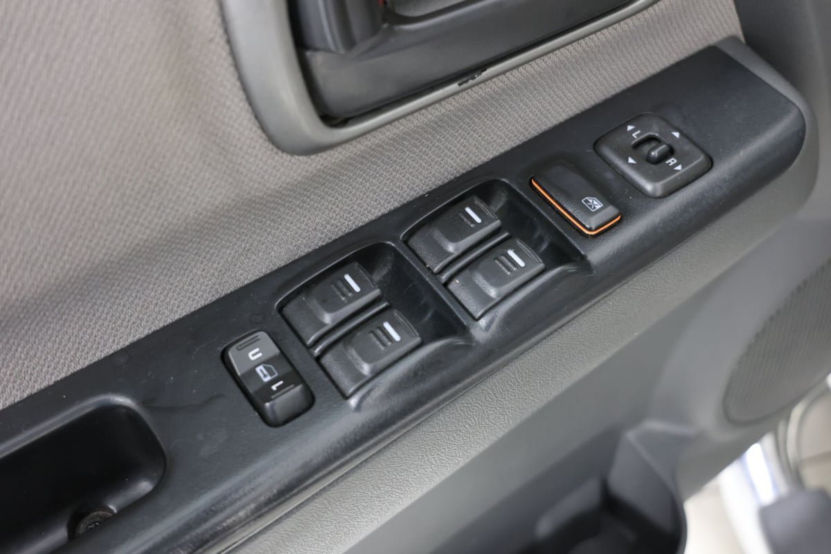 Used 2005 Chevrolet Colorado LS AWD/4WD image 18