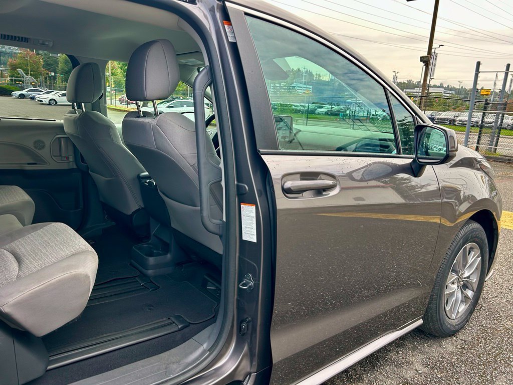 Certified 2024 Toyota Sienna LE AWD/4WD image 14