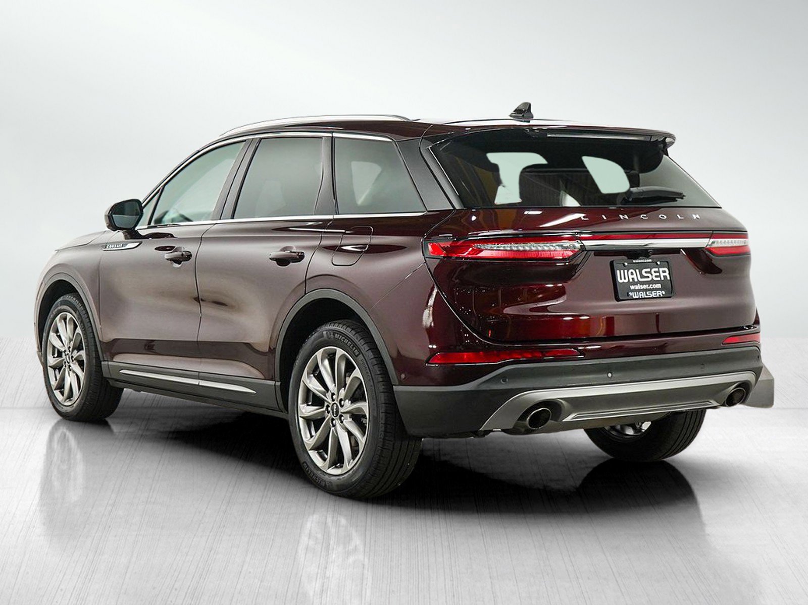 Used 2021 Lincoln Corsair AWD w/ Premium Package image 3