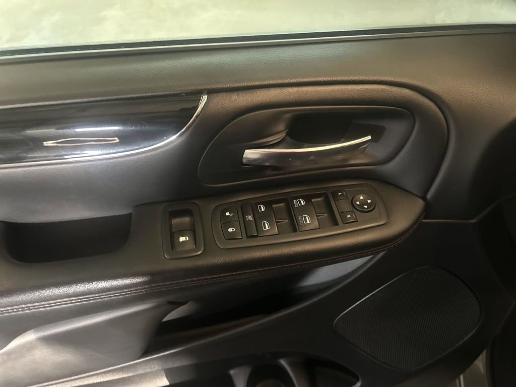 Used 2020 Dodge Grand Caravan SE image 19