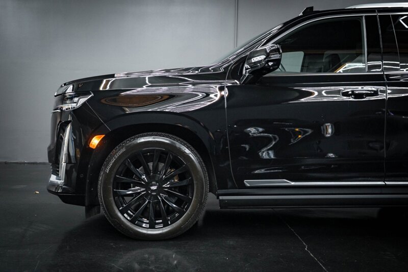 Used 2023 Cadillac Escalade Premium Luxury w/ Performance Package AWD/4WD image 5