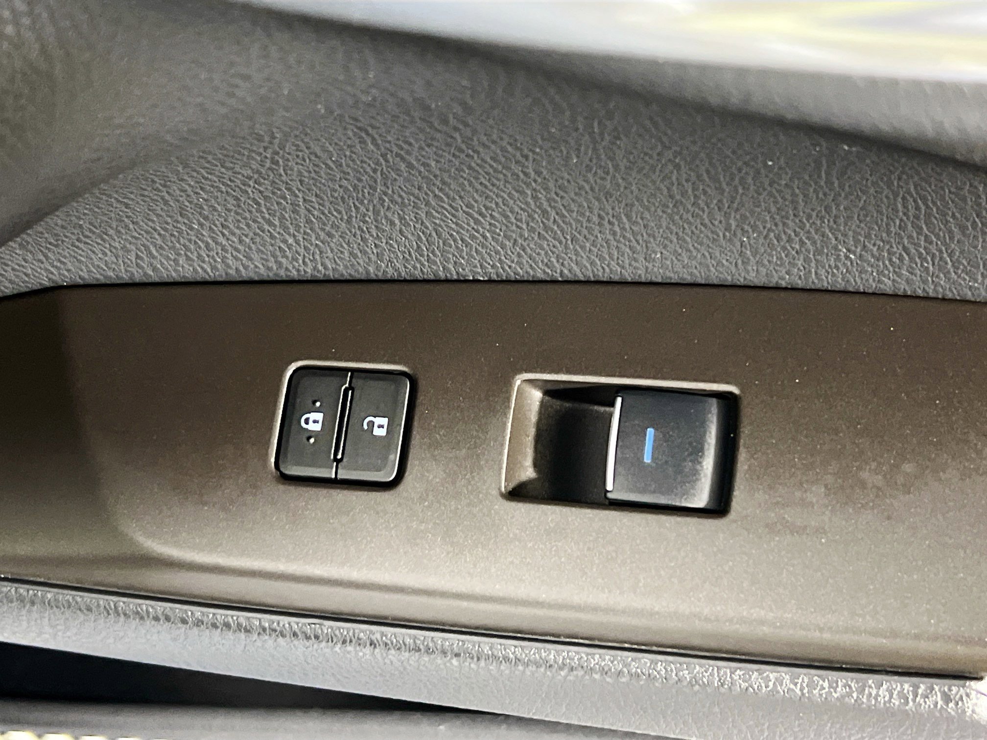 Used 2022 Toyota Camry XLE FWD image 32