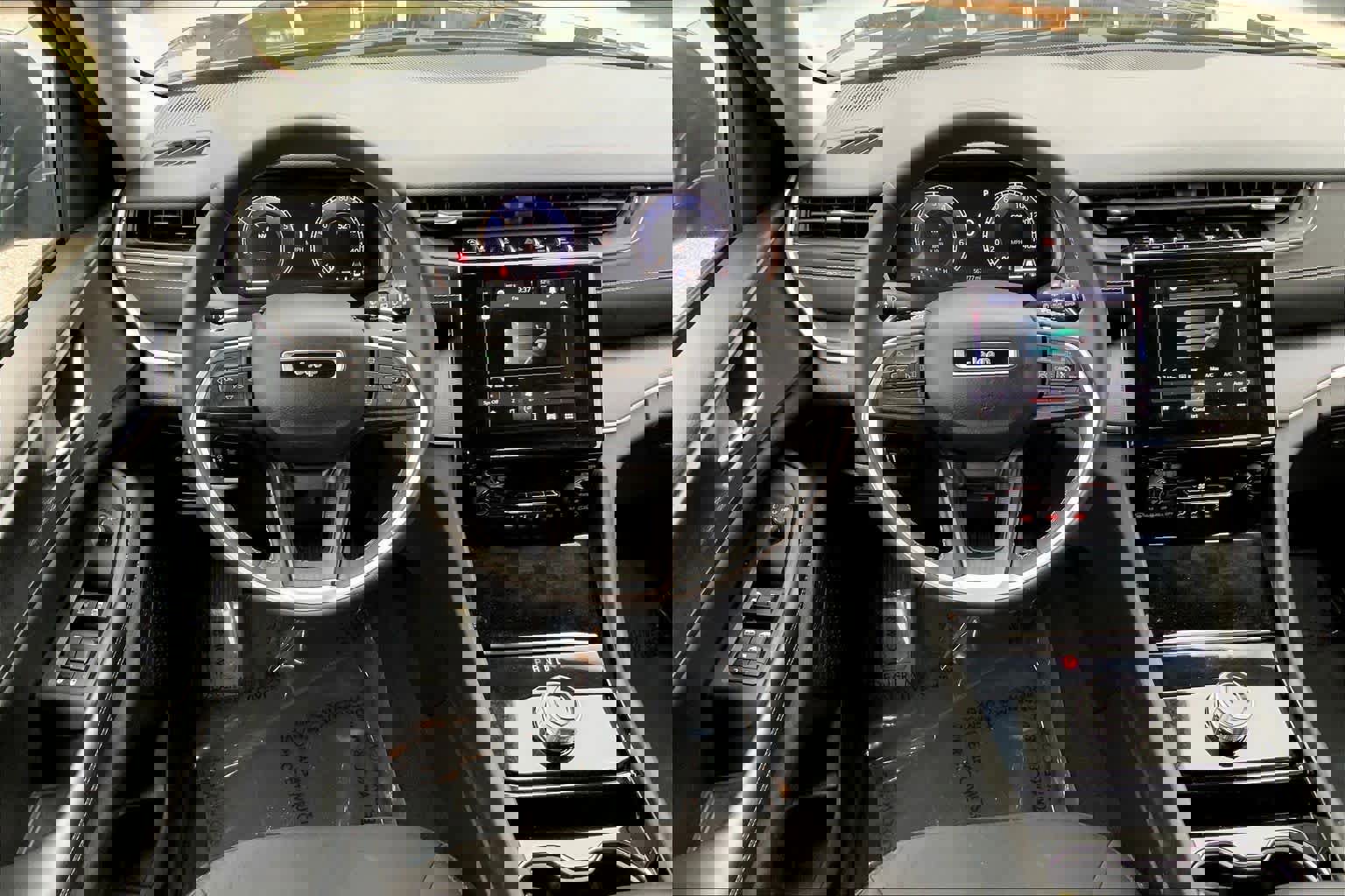 Used 2023 Jeep Grand Cherokee L Laredo image 5