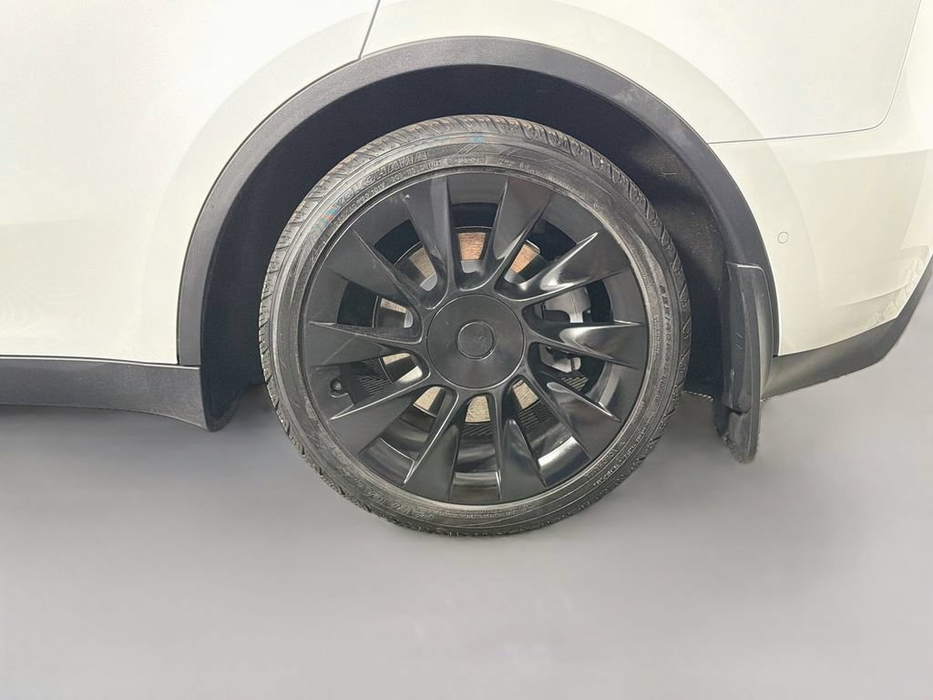 Used 2021 Tesla Model Y Long Range AWD/4WD image 32