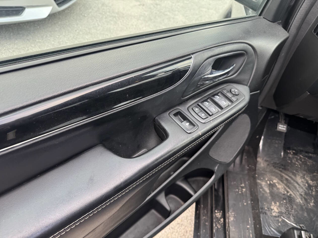 Used 2018 Dodge Grand Caravan SE FWD image 7