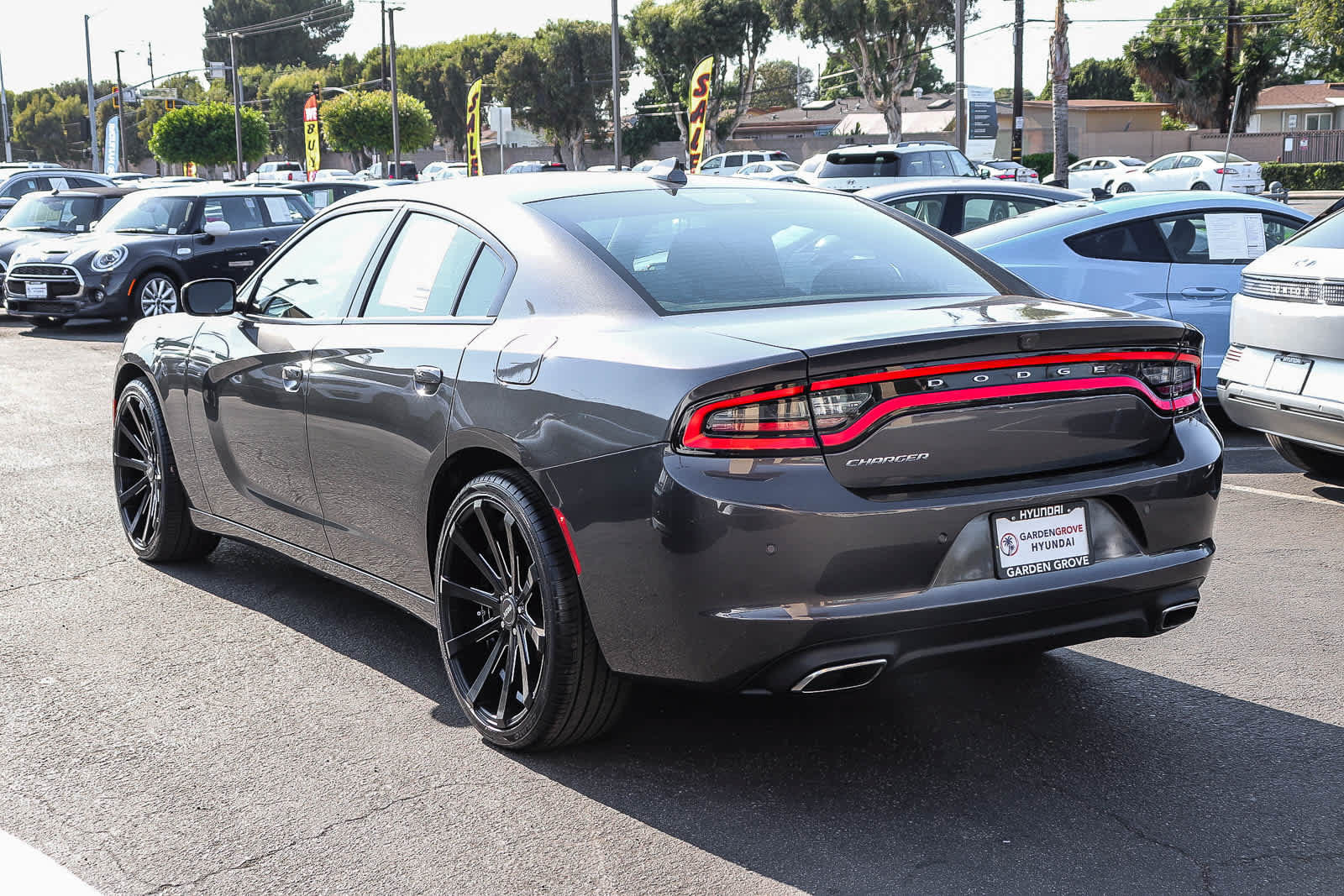 Used 2023 Dodge Charger SXT RWD image 7