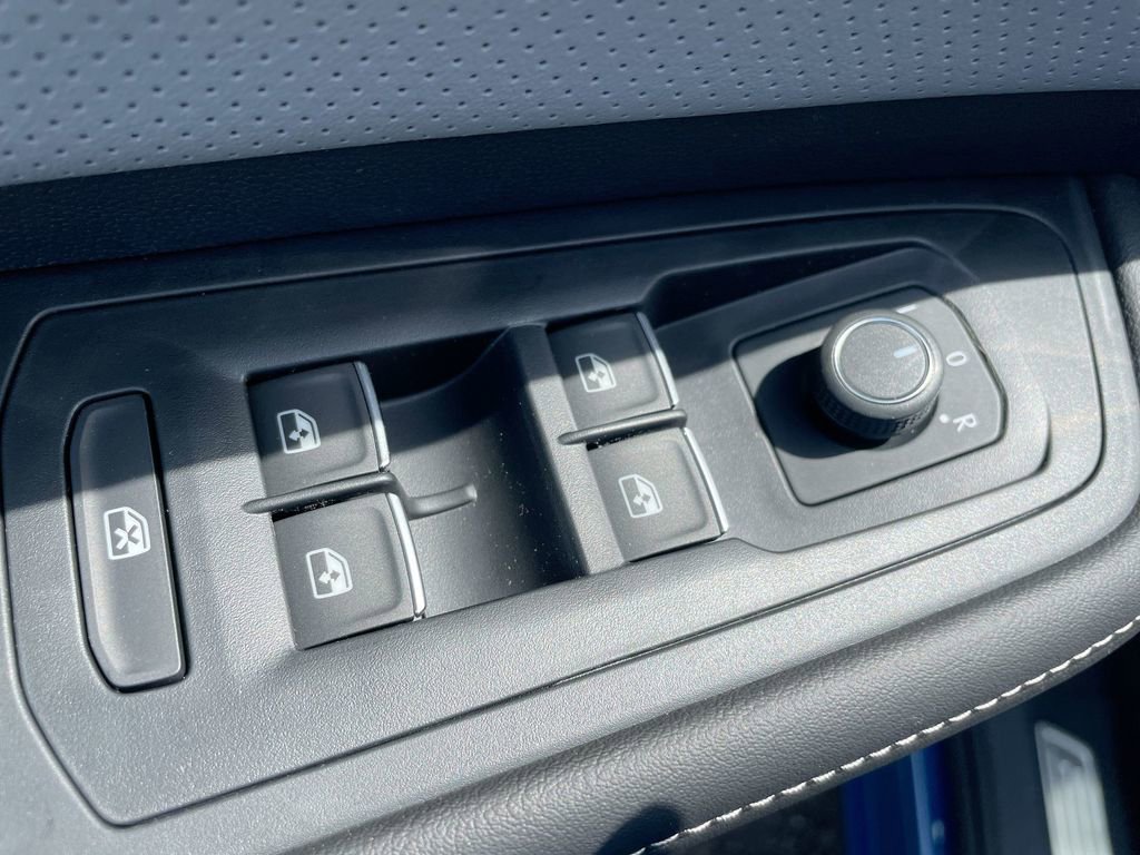 New 2025 Volkswagen Atlas Cross Sport SEL R-Line image 38