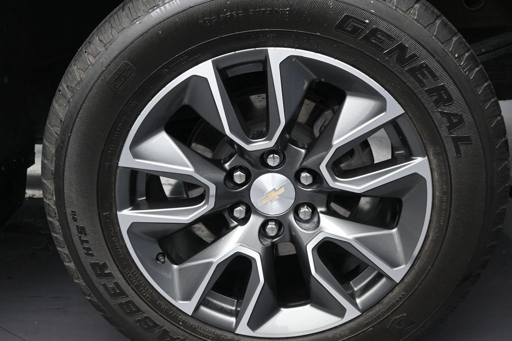 Used 2024 Chevrolet Silverado 1500 LT RWD image 10