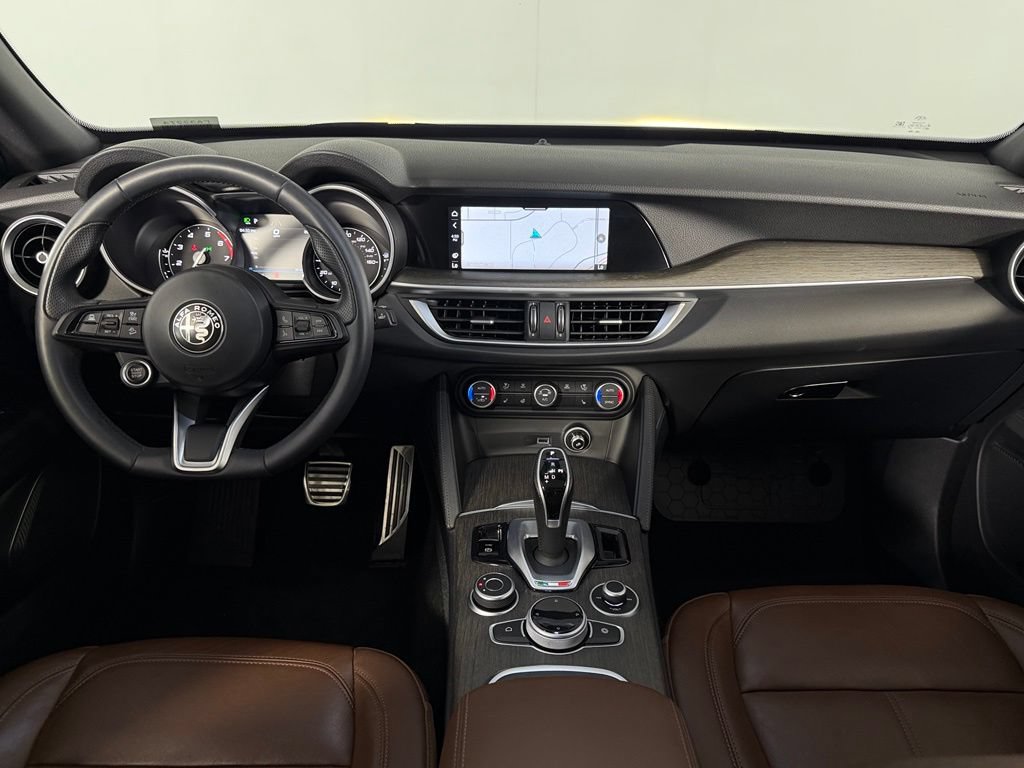 Used 2023 Alfa Romeo Stelvio Ti AWD/4WD image 16