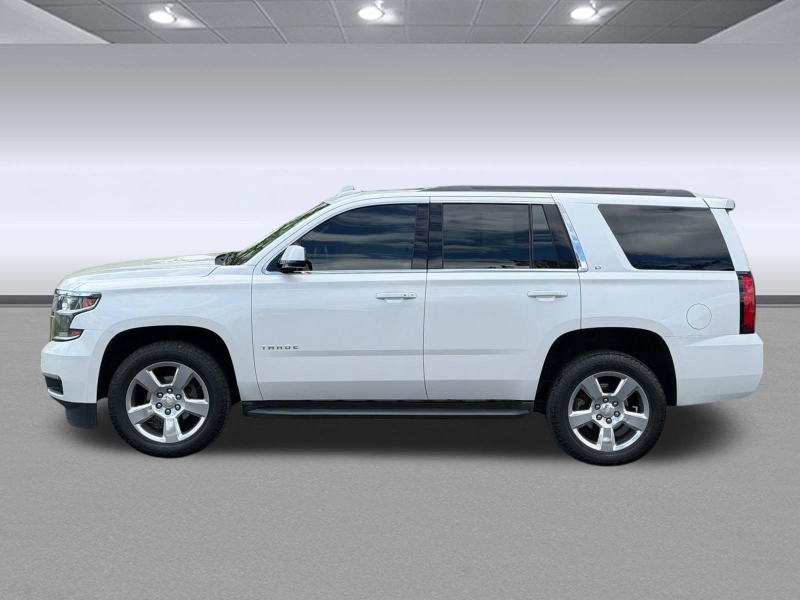 Used 2017 Chevrolet Tahoe LT w/ Luxury Package AWD/4WD image 2