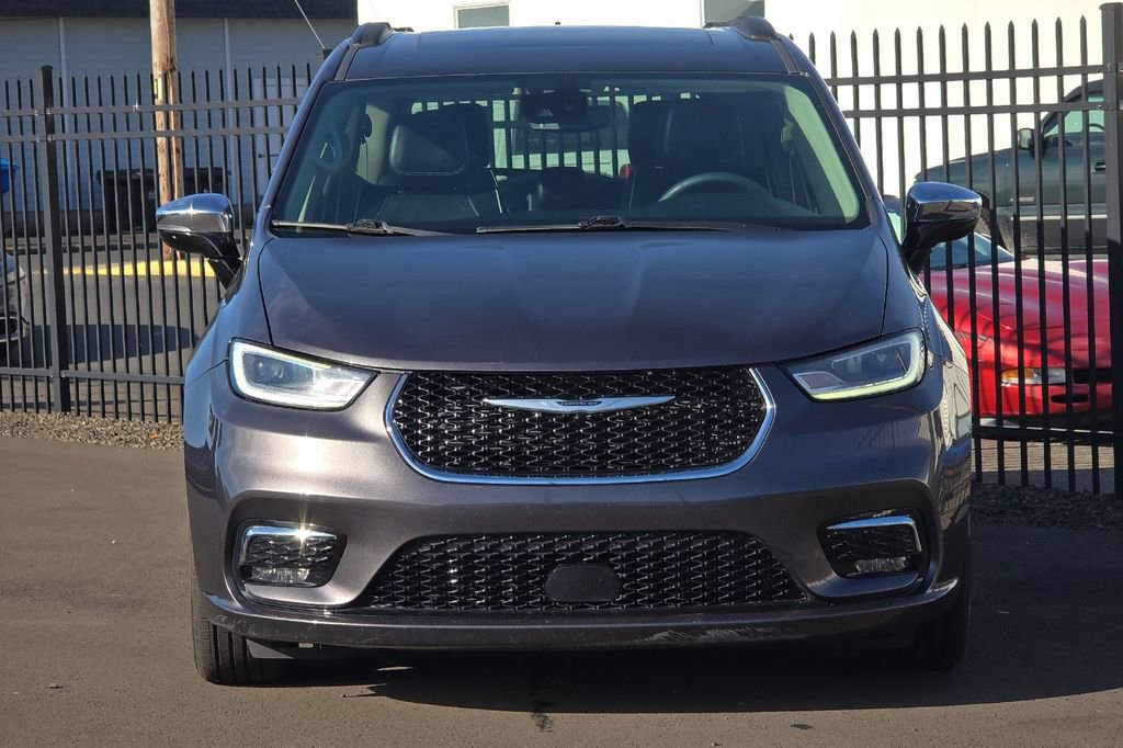 Used 2023 Chrysler Pacifica Limited image 8