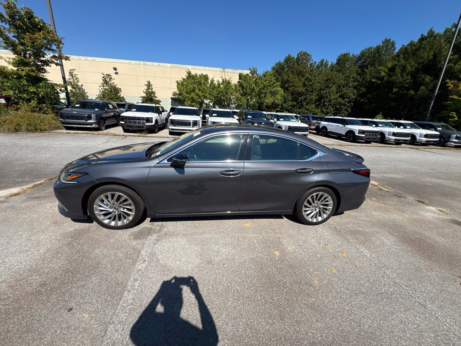 Used 2023 Lexus ES 350 w/ Accessory Package (Z1) FWD image 2