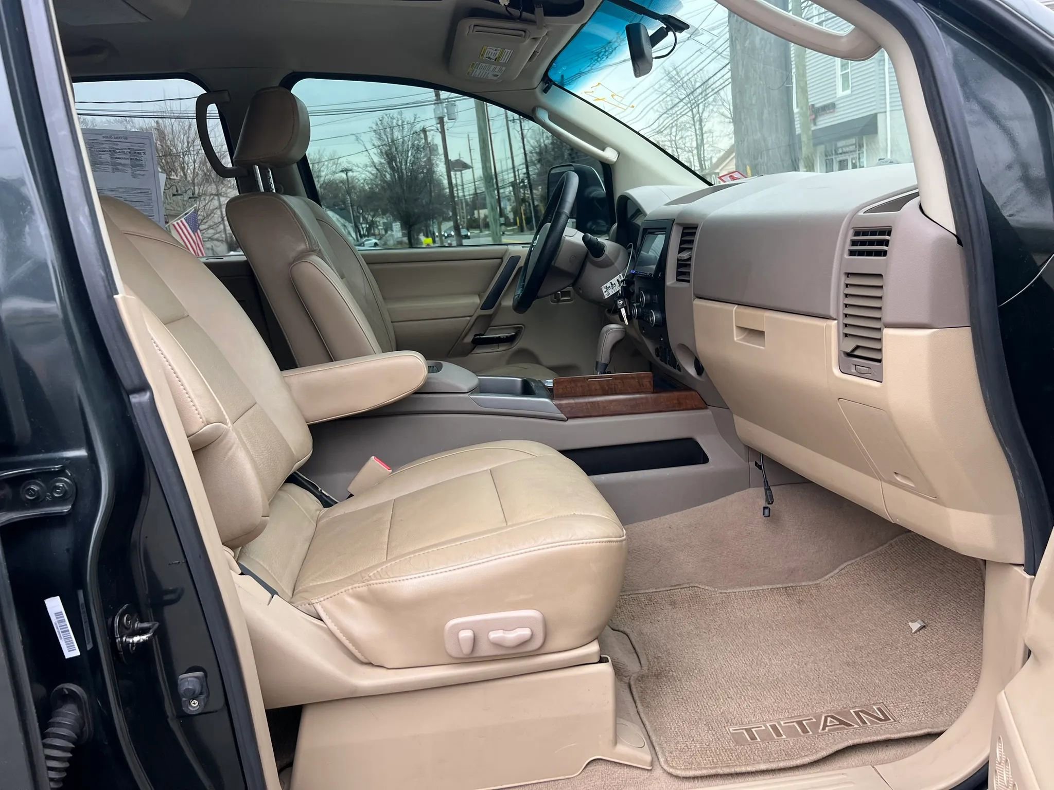 Used 2008 Nissan Titan LE w/ Tow Pkg image 29