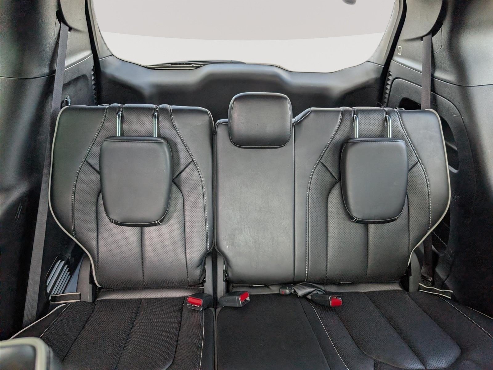 Used 2025 Chrysler Pacifica Limited FWD image 13