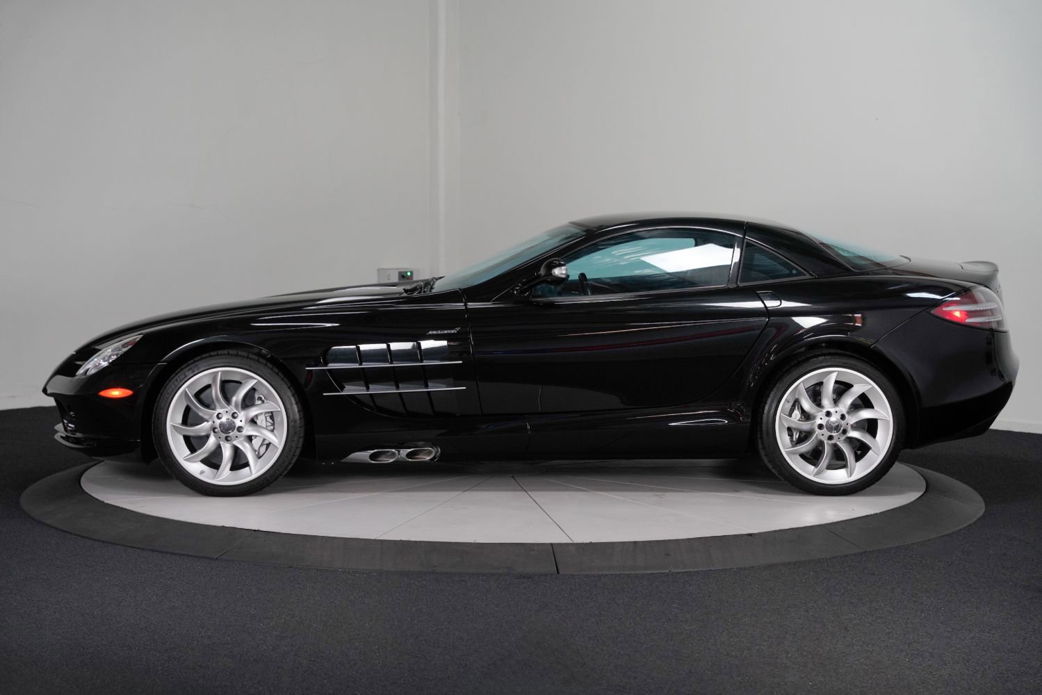 Used 2006 Mercedes-Benz SLR image 7