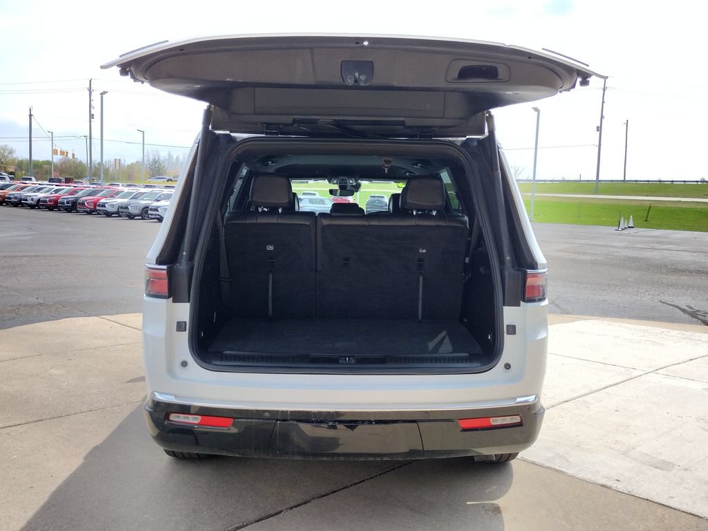 Used 2023 Jeep Wagoneer Series II AWD/4WD image 19