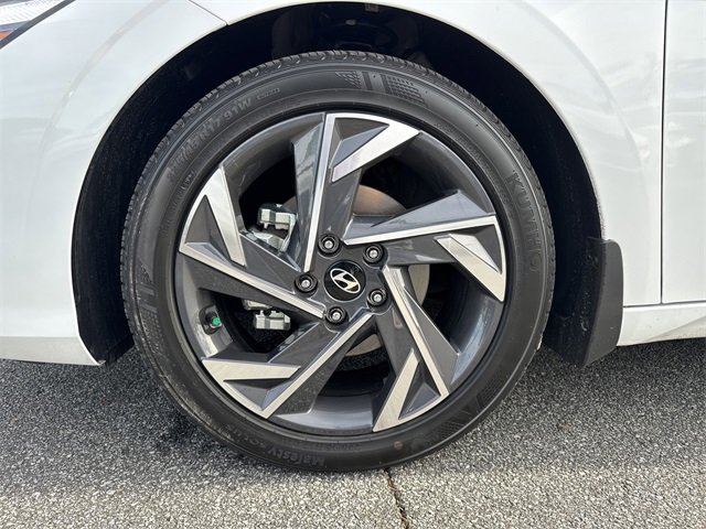 Certified 2025 Hyundai Elantra SEL image 11