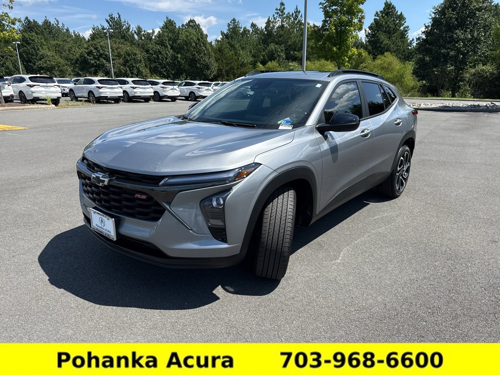 Used 2024 Chevrolet Trax RS w/ Sunroof Package FWD image 3