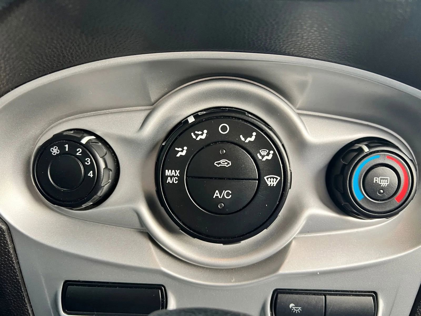 Used 2014 Ford Fiesta SE image 20