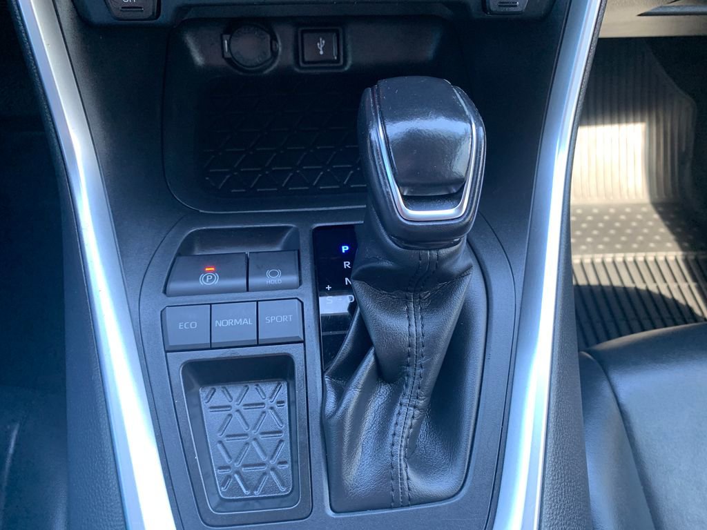 Used 2021 Toyota RAV4 XLE Premium image 21