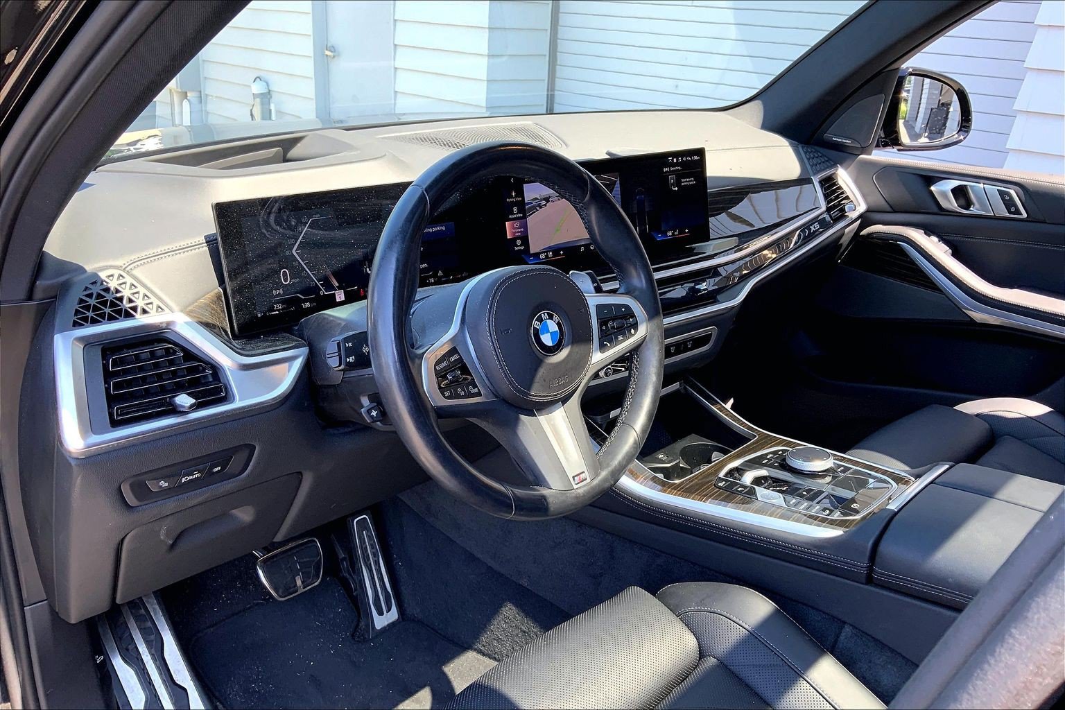 Used 2024 BMW X5 xDrive40i w/ M Sport Package AWD/4WD image 3